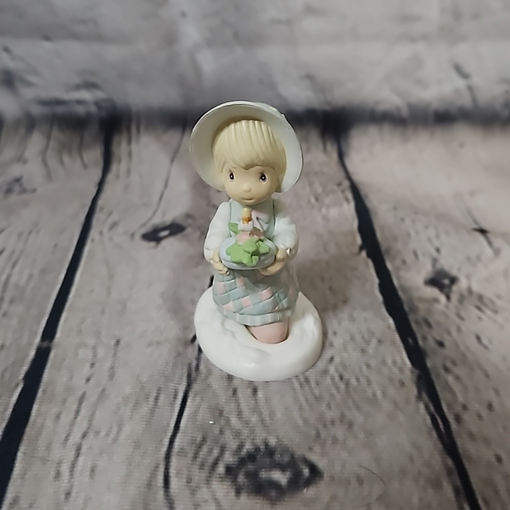 Vintage Precious Moments monthly figurine
